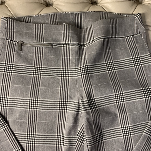 💙NWOTCalvin Klein Skinny Pull-On Pants Size XS Glen Plaid or Black/White/Grey💙 - Picture 2 of 10